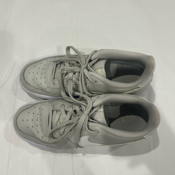 Nike Air Force 1 Light Bone/ White Big Kids Shoe - Picture 7 of 7